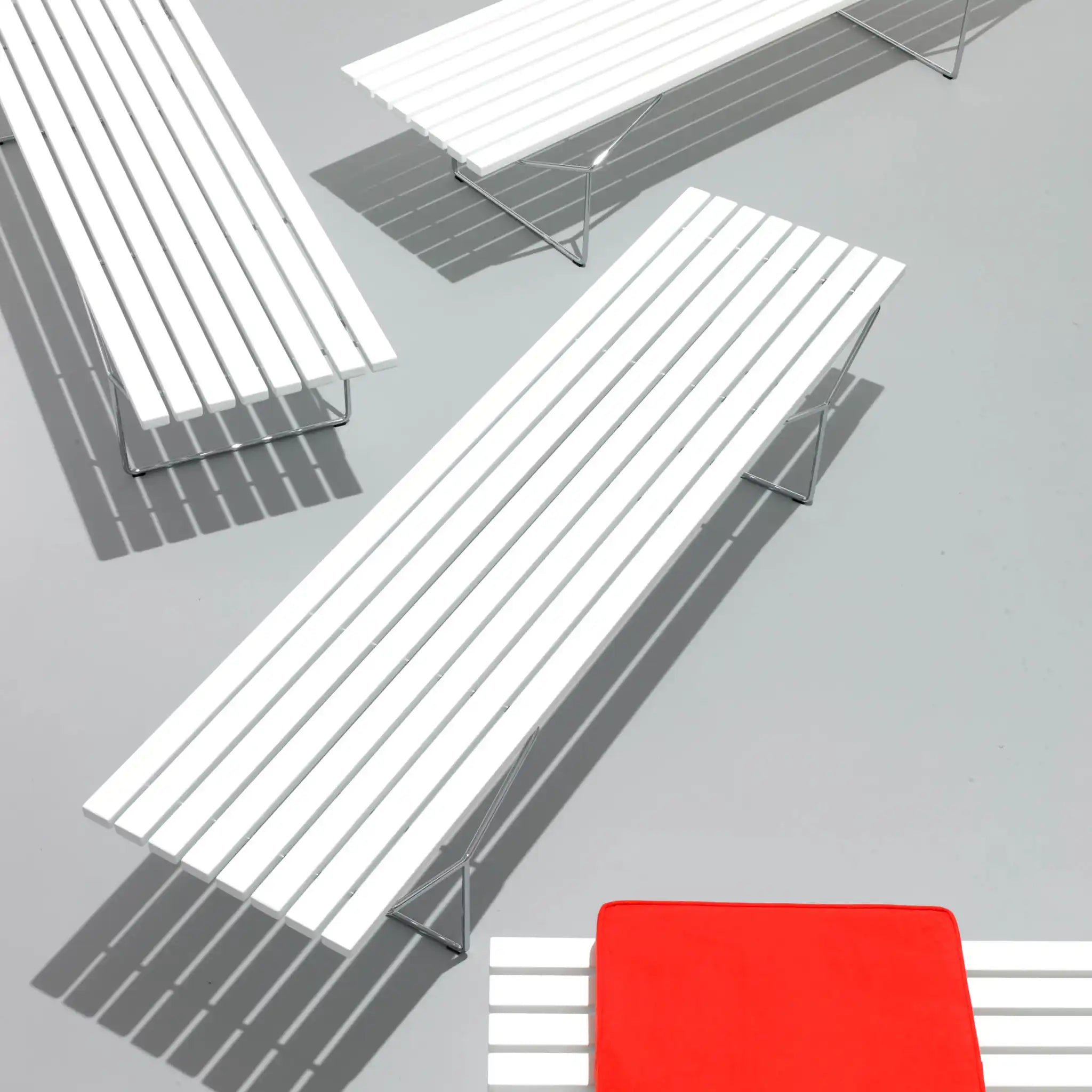 Bertoia 长凳 - 室内