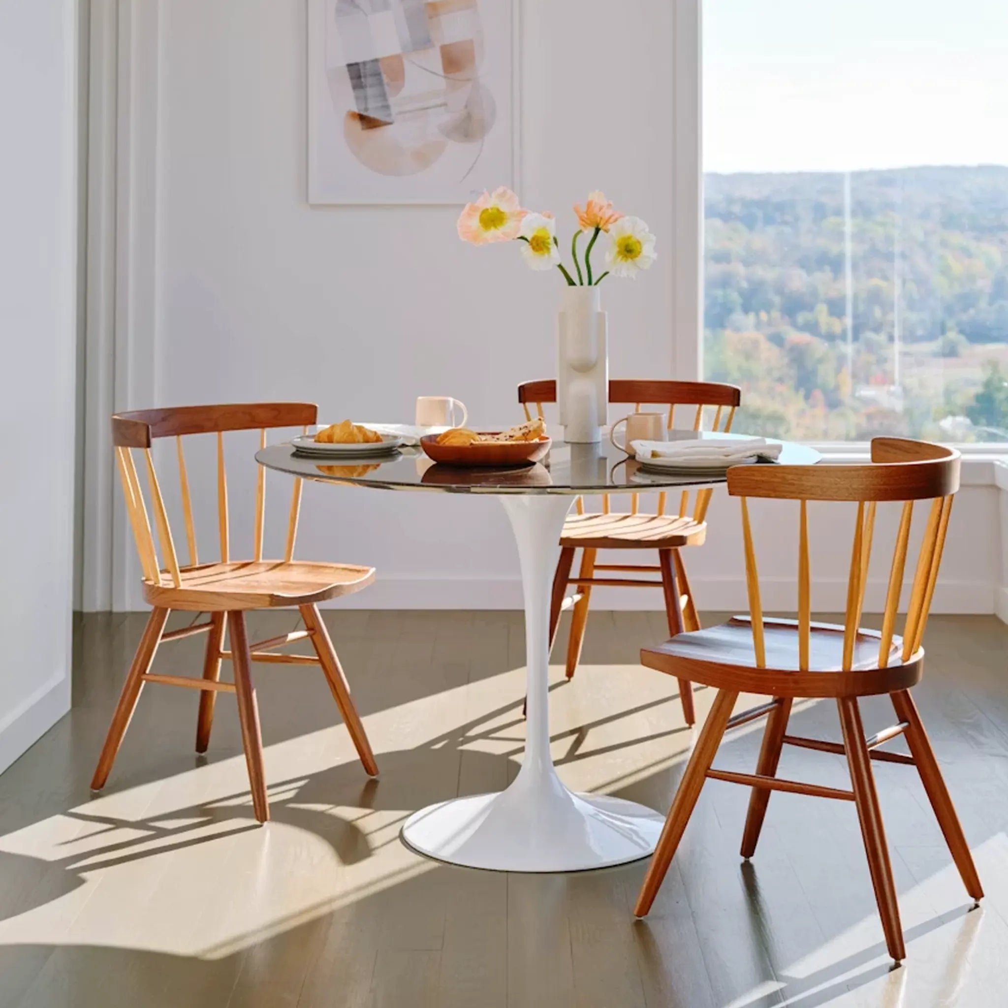 Saarinen Round Dining Table - Laminate Top