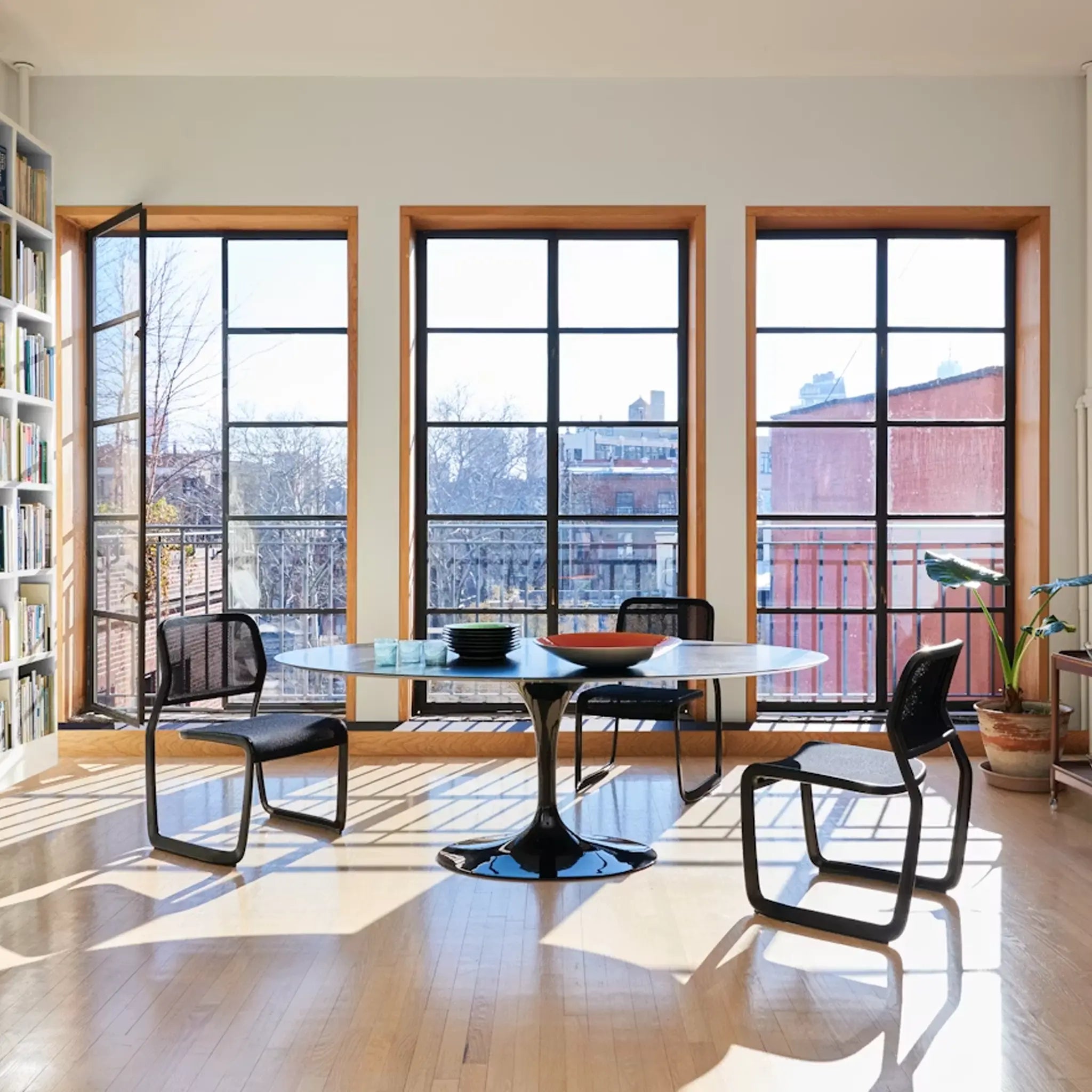 Saarinen Oval Dining Table - Laminate Top