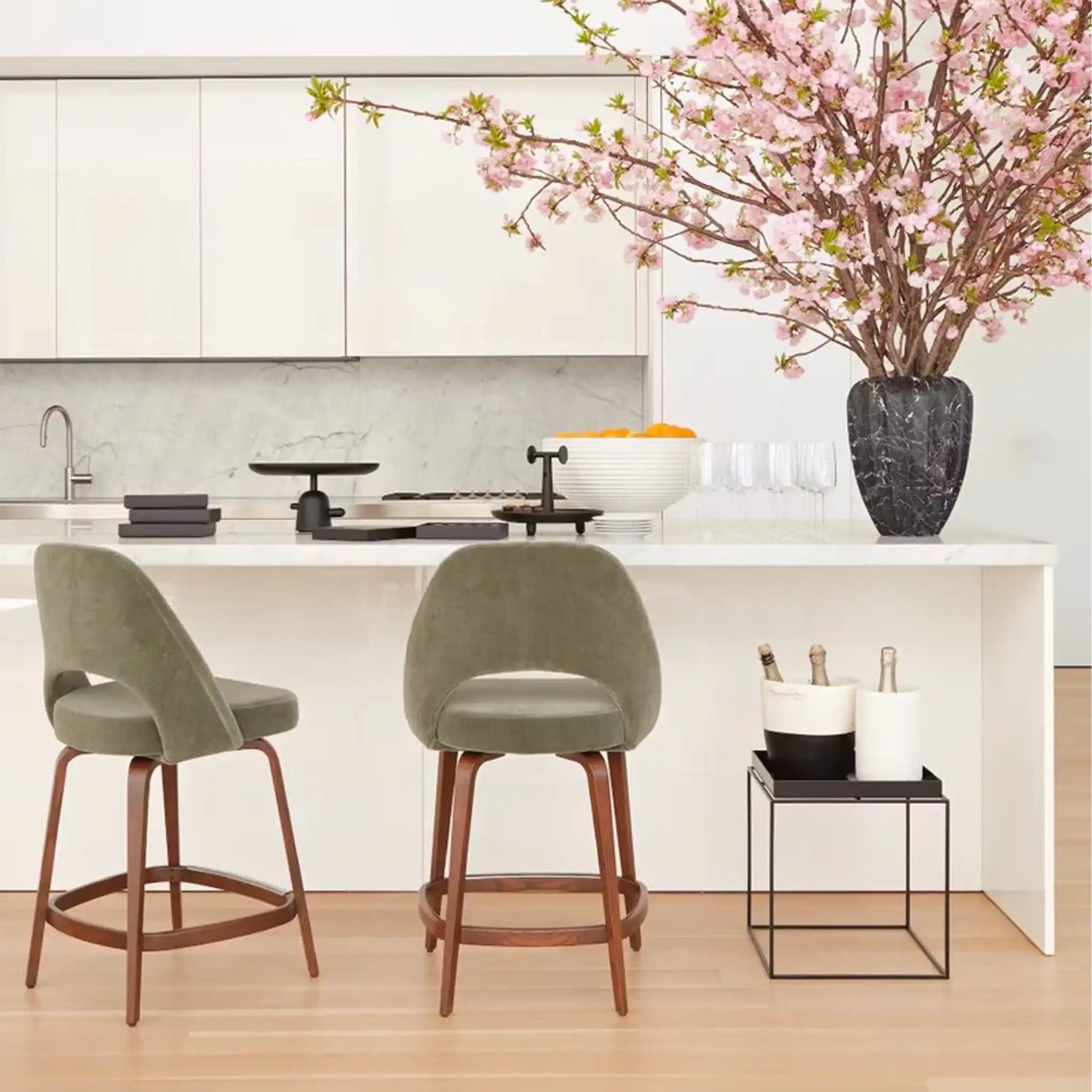 Saarinen Executive Stool, Counter Height