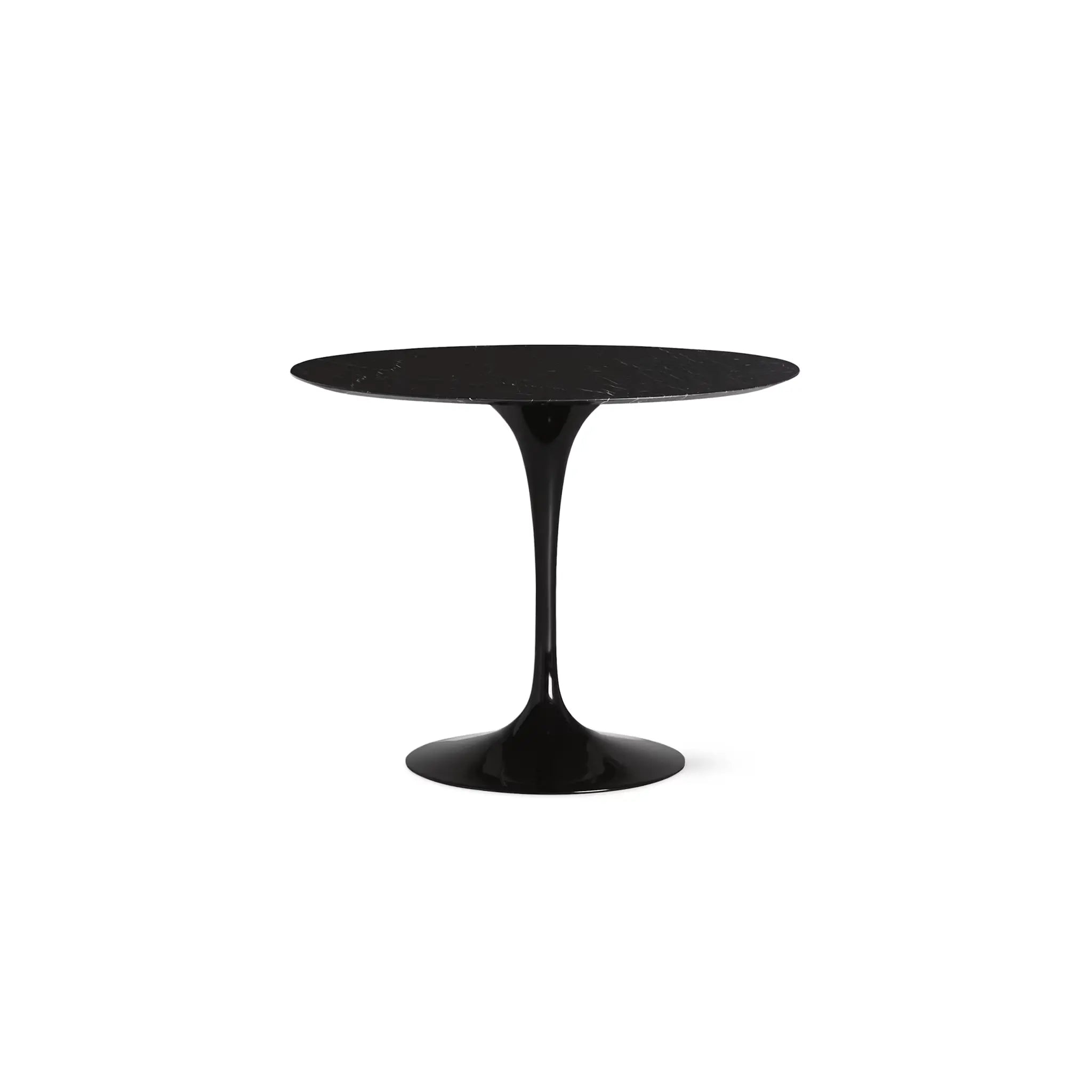 Saarinen 圆形餐桌 - 卡拉拉大理石/白色底座 35" - 60"