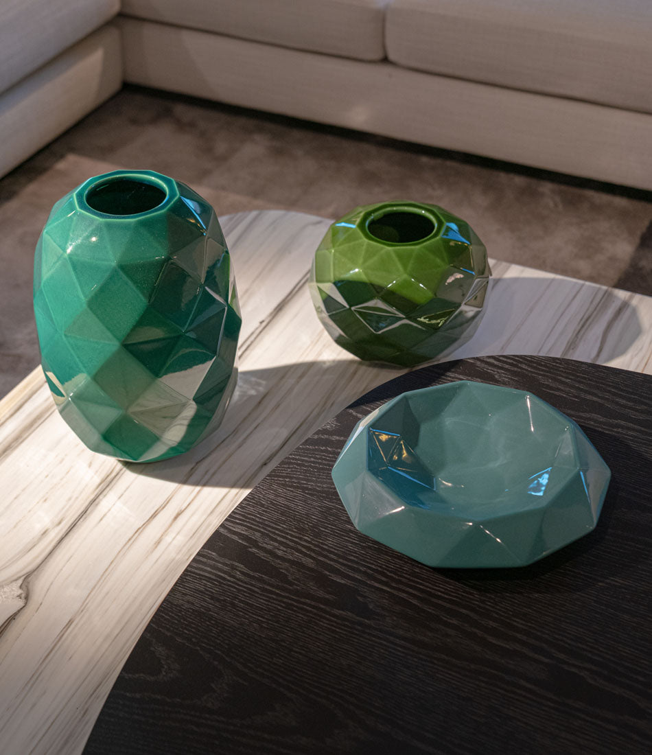 Two vases and a small centrepiece from Bosa Trade, on a coffee table.