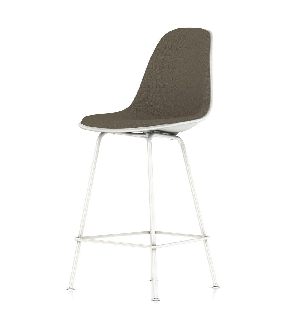 Eames® 模压塑料凳，柜台高度 - 软垫