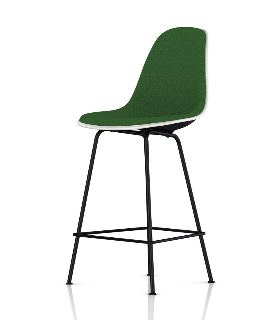Eames® 模压塑料凳，柜台高度 - 软垫