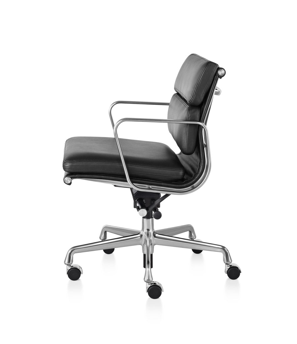 Eames® 软垫管理椅