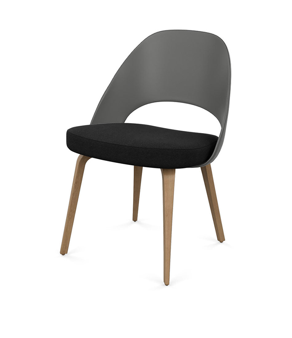 Saarinen 行政椅，带模压塑料靠背 - 木腿